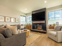 3 BR Duplex w/ Full Kitchen, W & D Hotels in Driggs