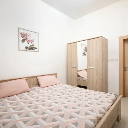 Modern 2 BR Apartment with AC - Near Sea Отели в г. Мсида