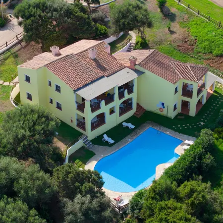 Graziose Ville Con A.C e Piscina Comune
