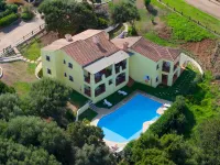 Graziose Ville Con A.C e Piscina Comune