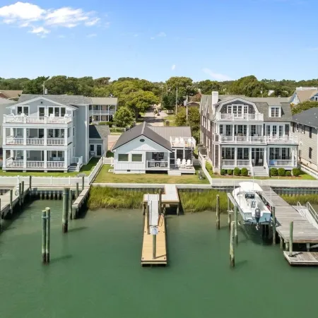 Creek Watch 4 Bedroom Home by RedAwning