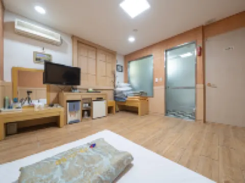Taebaek Pastel Hotels in Taebaek-si