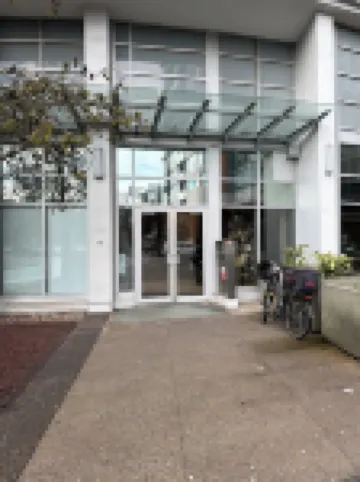 Luxury Downtown Ocean+Mountain views A/C Comfort Pool / hot tub/ sauna/ gym