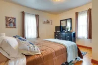 Charming Eagle Grove Farmhouse w/ Patio! - Homestays