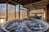 Deer Haven Cabin- Hot Tub • Game Room • Outdoor Fireplace - Wifi