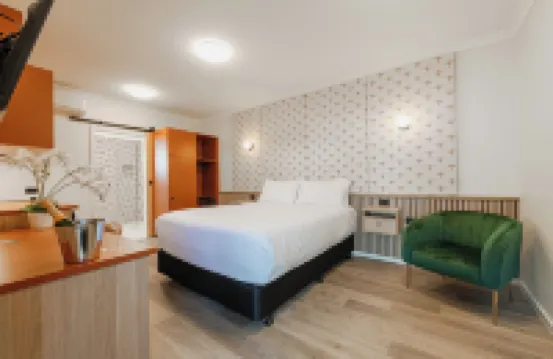 The Queens Gladstone Hotels in Gladstone Central