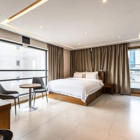 RAY HOTEL