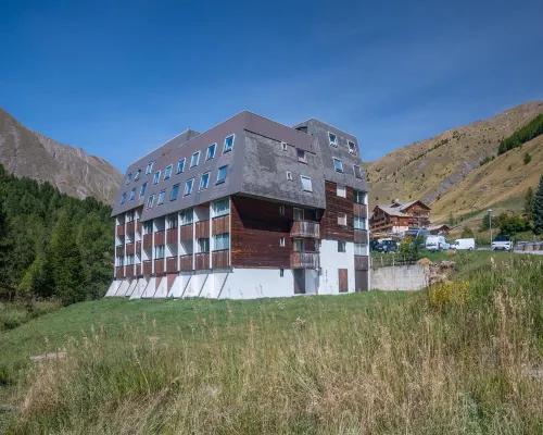 Wooden Apartment With Balcony Hoteles en Allos