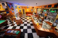 Sunflower Beach Backpacker Hostel & Bar