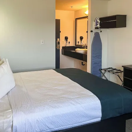 Studio 6 Suites Delano, CA