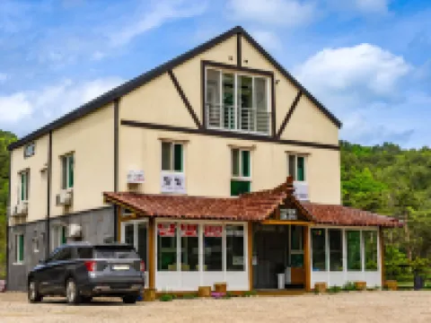 Pyeongchang Odaesan Healing Town Pension (Dalbit-Dong) Hotels near Woljeongsa Temple & Fir Tree Forest