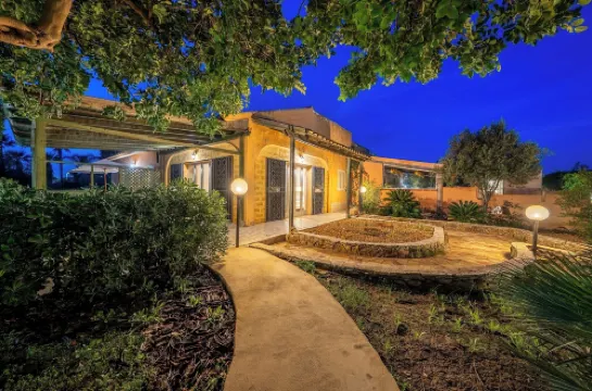 卡羅塔度假村別墅酒店