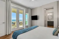 Brand new Oceanfront Home With Private hot Tub,outdoor Shower and Grill
