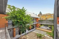 Spring Hill Terraces Motel & Apartments