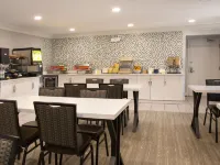 Days Inn by Wyndham Kelowna Hotels near Black Mountain