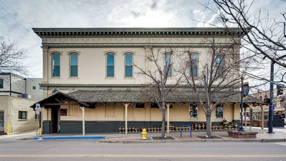 Shop, Dine, Unwind! Couples Retreat in Dtwn Golden