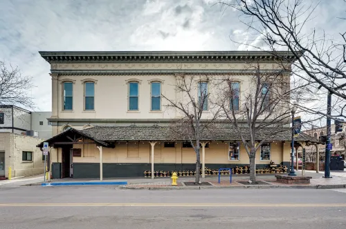 Shop, Dine, Unwind! Couples Retreat in Dtwn Golden - 4-Star