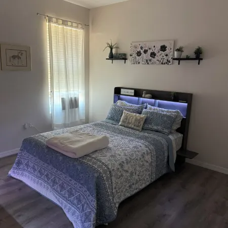 Charming 2-bedroom apartment in house with AC, WiFi included