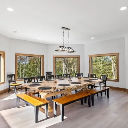 Lazaj Luxury Lodge — Heated Pool,Hot Tub, Game Room,Sleeps 16 Near Hocking Hills