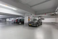 Leonardo Hotel Antwerp the Plaza - parking
