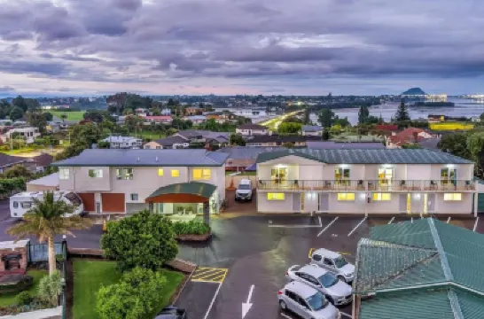 Cottage Park Thermal Motel Hotels in Hairini