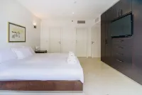 Marina Apartments by Olala Homes - Parkplatz
