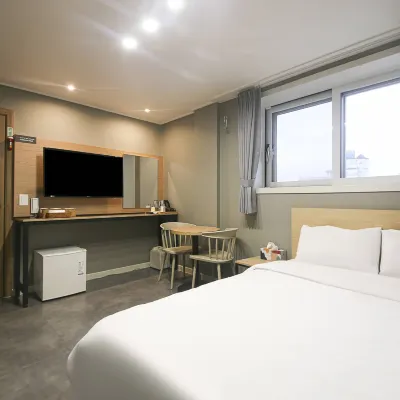 Jumunjin Hong Motel Hotels near ميناء جومونجين