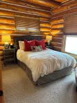 4 Bedroom Luxury Ski in/ Ski Out Powder Ridge Cabin W/ Hot Tub