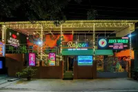 Rayzen Stays & Backpackers Hostel - Pensions