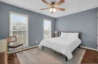 Renovated Home With Game Room in Montgomery - Balkoner