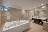The PratiQ Luxe - Paschim Vihar