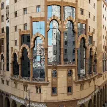 Al Mokhtara Almasi Hotel Отели рядом с достопримечательностью «Кладбище Баки»