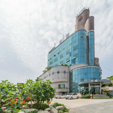 Jumunjin Hotel Отели рядом с достопримечательностью «Библиотека «Сунджу»»