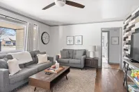 The Yellow Door- Close to I-40, Garage, B-ball Court, Fire-pit and Grill