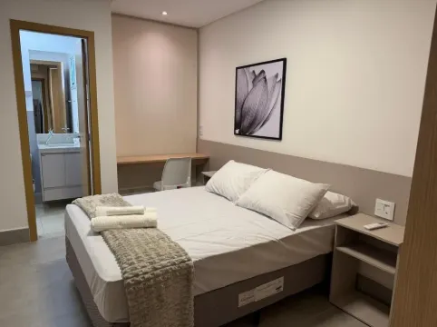 Apts in a Building With Pool and Gym - GRL