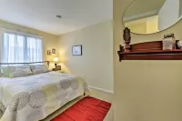 Family-Friendly Wildwood Townhome about 3 Mi to Beach - spa