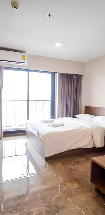 ห้องดีลักซ์เตียงควีนไซส์วิวสระว่ายน้ำ