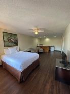 Days Inn & Suites by Wyndham Marshall