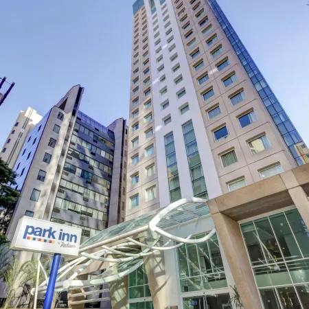 Park Inn by Radisson Berrini Отели рядом с достопримечательностью «Бизнес-центр Tower Bridge Corporate»