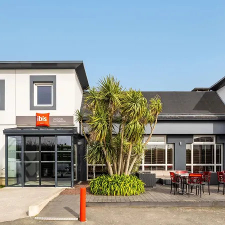 Ibis Saint-Malo la Madeleine Отели рядом с достопримечательностью «Пляж Сийон»