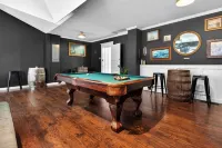 Sanctuary by the Shore, Unique Stay W/ Hot Tub by Lake MI