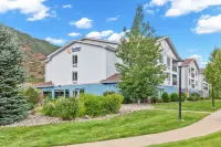 Comfort Inn & Suites Glenwood Springs on the River - parking