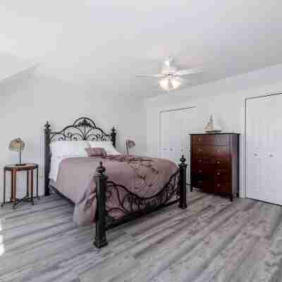 Lakeside Escape in Ramara Rooms