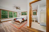 Firefly Lodge, Giant Riverview, Hot Tub, Woodstove - 民泊