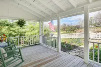 Walk to Wineries: Charming Retreat in Augusta! - 4 stjerner