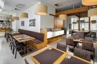 奧洛摩茨中心舒適酒店 - 早餐
