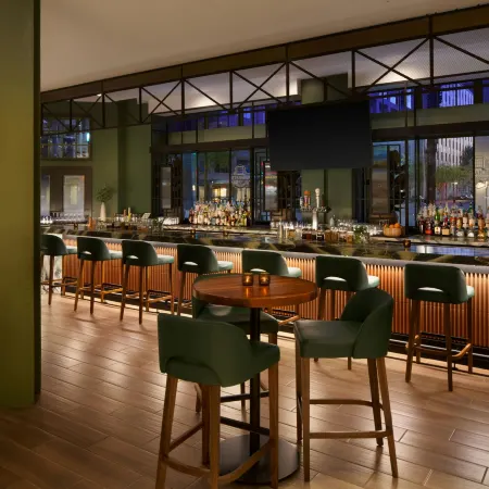 Sheraton Grand Sacramento Hotel Отели рядом с достопримечательностью «Саттерс Форт»