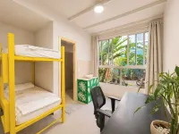 Tetris Container Hostel - Hostels