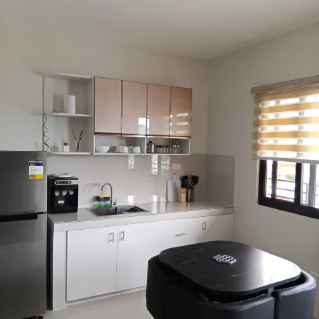 Stay at Diez R3, Private Kitchen near SLEX, City View