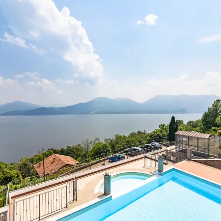 Oggebbio Getaway with Views